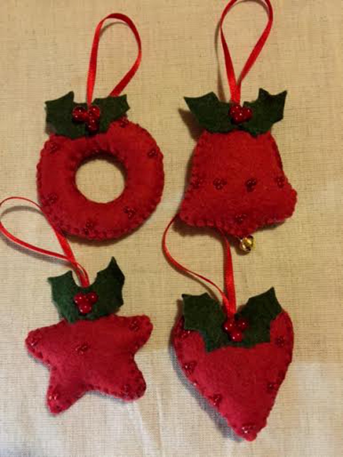 Fetru ornamente pentru pomul de Crăciun cu frunze de holly - accesorii de crăciun - decorațiuni de crăciun de casă - decorațiuni pentru pomul de crăciun - Artynos.ro Fetru ornamente pentru pomul de Crăciun cu frunze de holly - accesorii de crăciun - decorațiuni de crăciun de casă - decorațiuni pentru pomul de crăciun - Artynos.ro