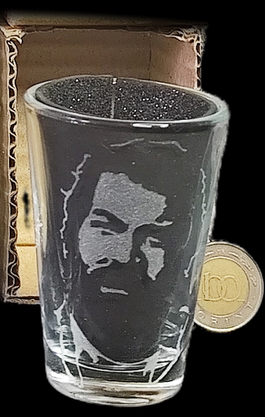 Pahar de băuturi spirtoase din sticlă, cu model Bud Spencer, gravat manual  -  - Artynos.ro