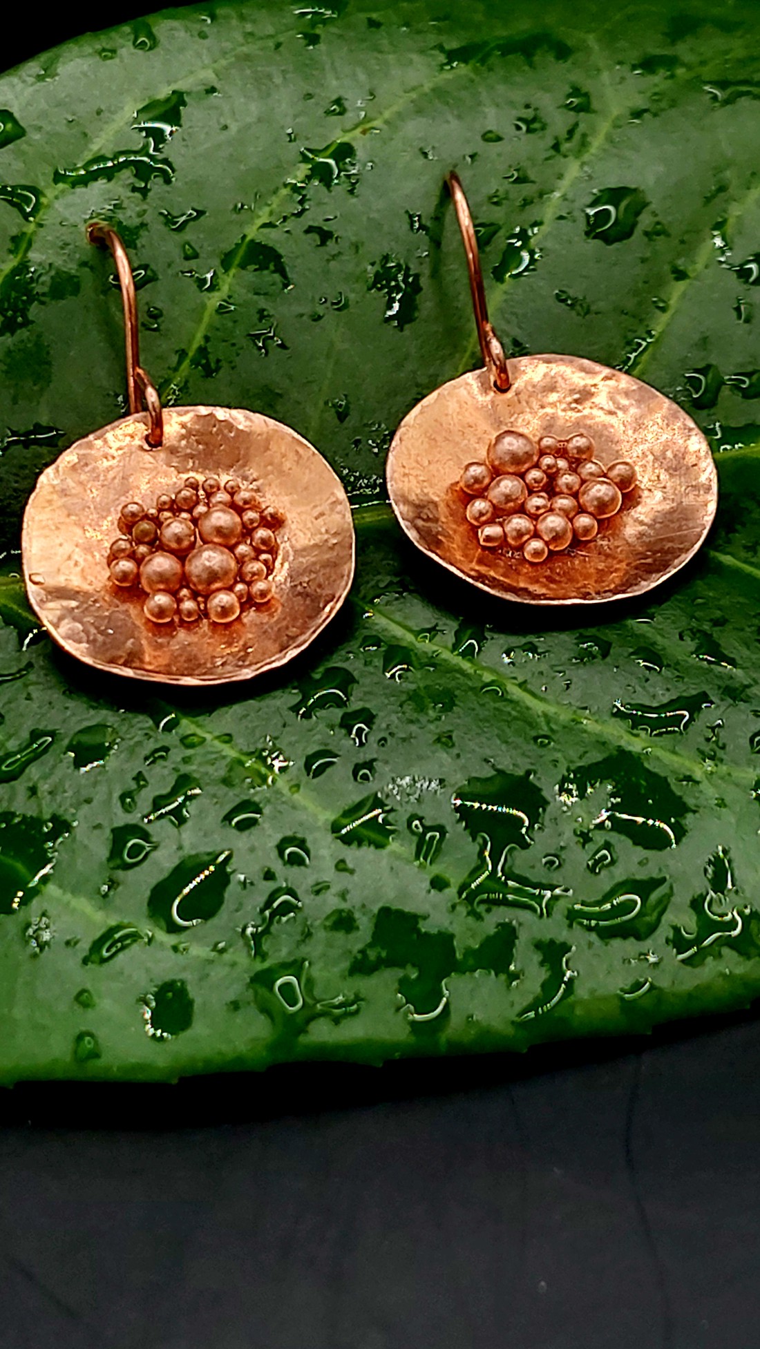 Cercei Berry în cupru - bijuterii - cercei hoops - Artynos.ro Cercei Berry în cupru - bijuterii - cercei hoops - Artynos.ro