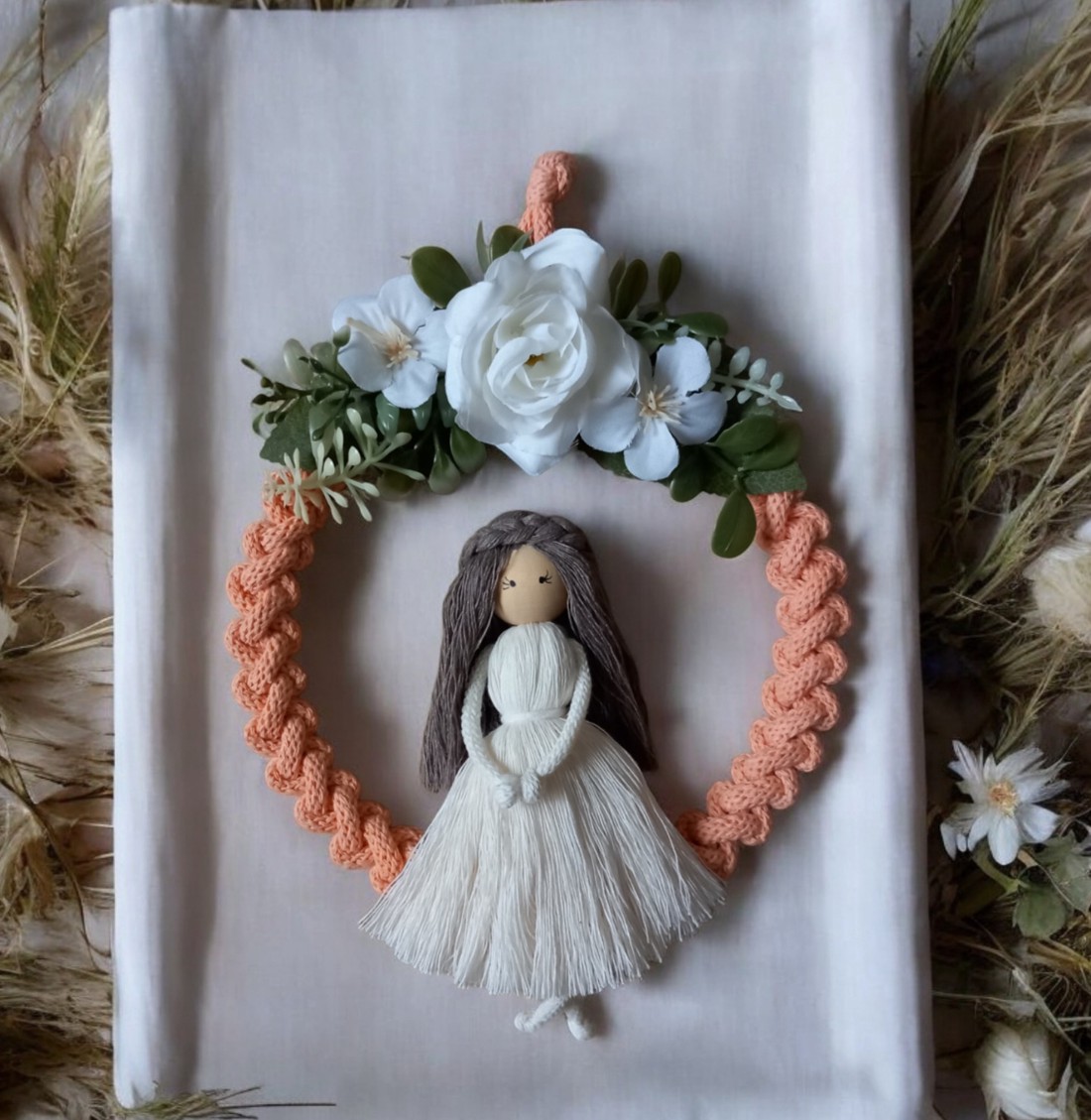 Decorațiune de perete pentru copii Macrame de primăvară - Decorațiune albă și piersică -  - Artynos.ro