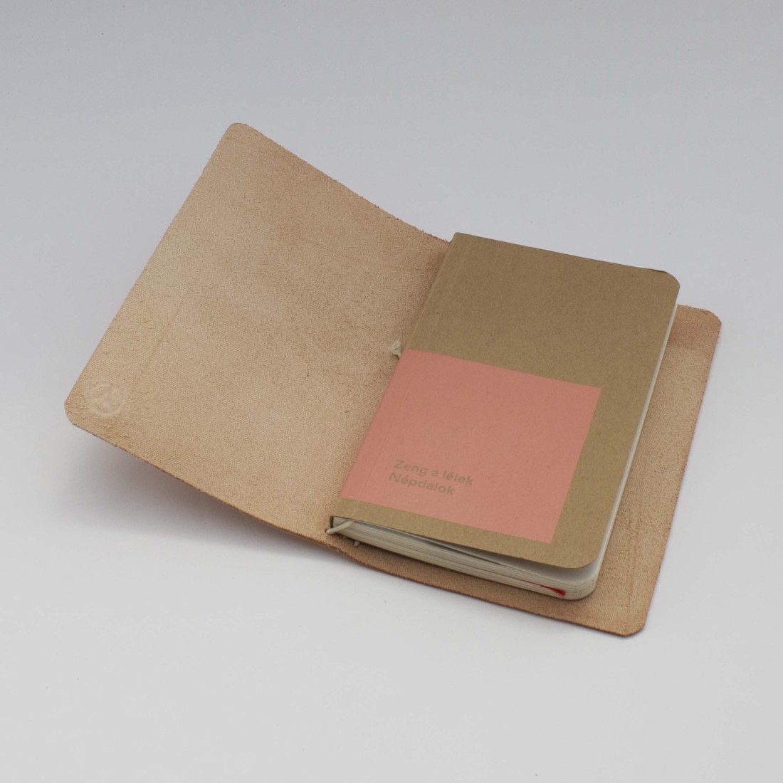 Genuine piele notebook capsare dosar cauciuc - casă & stil de viață - papetărie de hârtie - caiete și jurnal - Artynos.ro Genuine piele notebook capsare dosar cauciuc - casă & stil de viață - papetărie de hârtie - caiete și jurnal - Artynos.ro