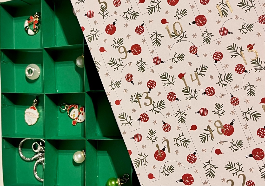 Calendar de Advent al brățărilor cu farmec - crăciun - decorațiuni de advent - calendar de advent - Artynos.ro