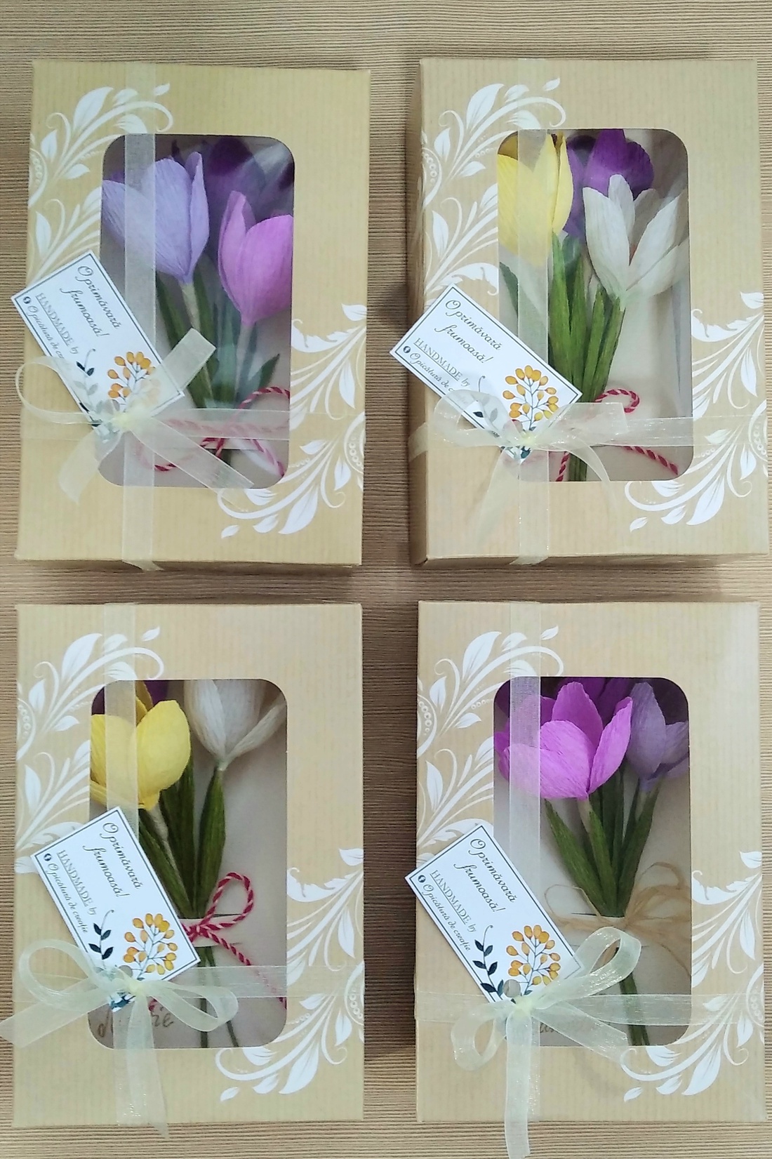Set 4 cutii cu felicitare buchețel brândușe - bijuterii - mărțișor - Artynos.ro Set 4 cutii cu felicitare buchețel brândușe - bijuterii - mărțișor - Artynos.ro