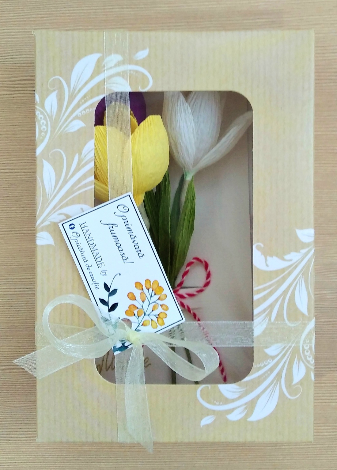Set 4 cutii cu felicitare buchețel brândușe - bijuterii - mărțișor - Artynos.ro Set 4 cutii cu felicitare buchețel brândușe - bijuterii - mărțișor - Artynos.ro