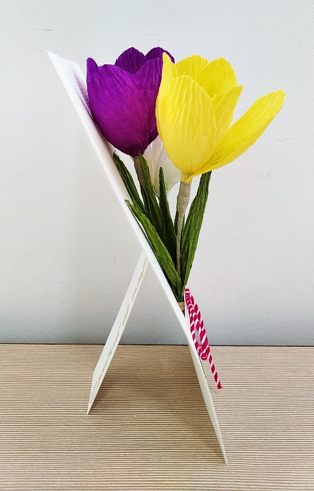 Set 4 cutii cu felicitare buchețel brândușe - bijuterii - mărțișor - Artynos.ro Set 4 cutii cu felicitare buchețel brândușe - bijuterii - mărțișor - Artynos.ro