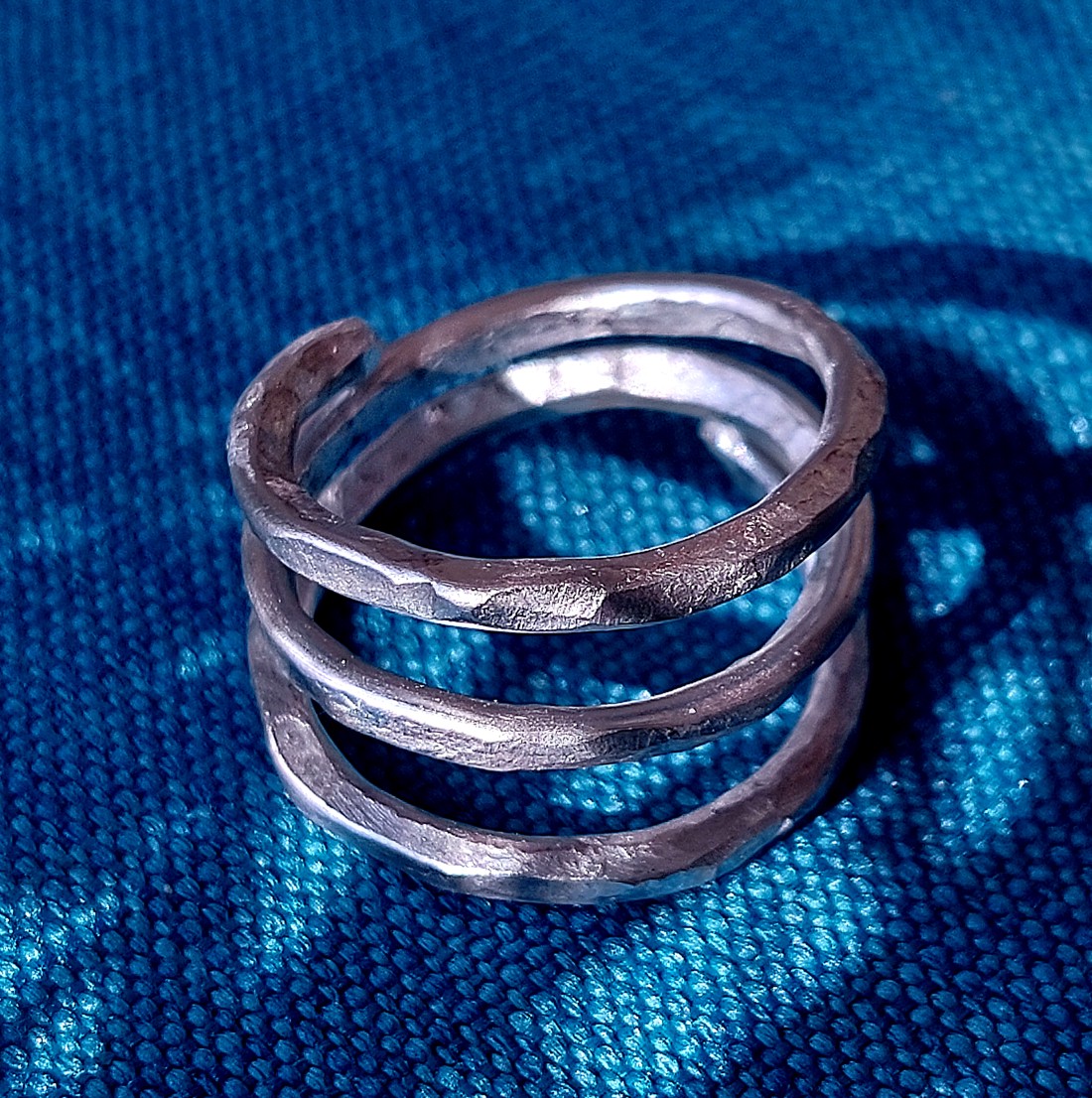 Inel unic, cu design special din aluminiu -  - Artynos.ro Inel unic, cu design special din aluminiu -  - Artynos.ro