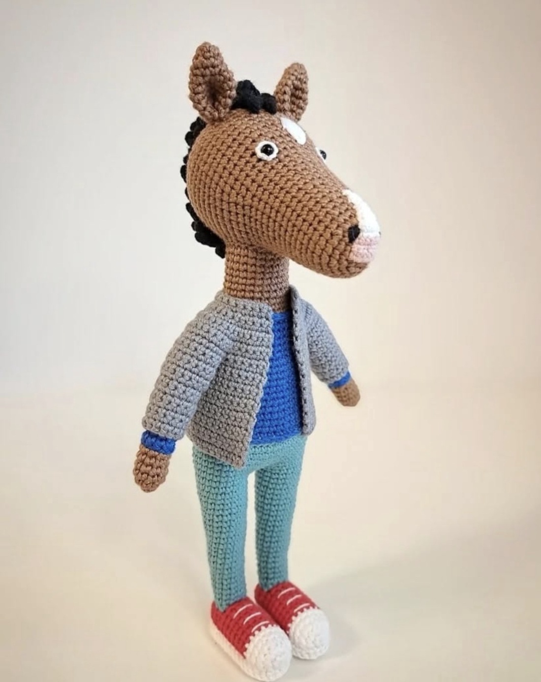BoJack Horseman, personaj crosetat - jucării și echipamente pentru copii - jucării și accesorii pentru copii - păpuși de joacă - Artynos.ro BoJack Horseman, personaj crosetat - jucării și echipamente pentru copii - jucării și accesorii pentru copii - păpuși de joacă - Artynos.ro