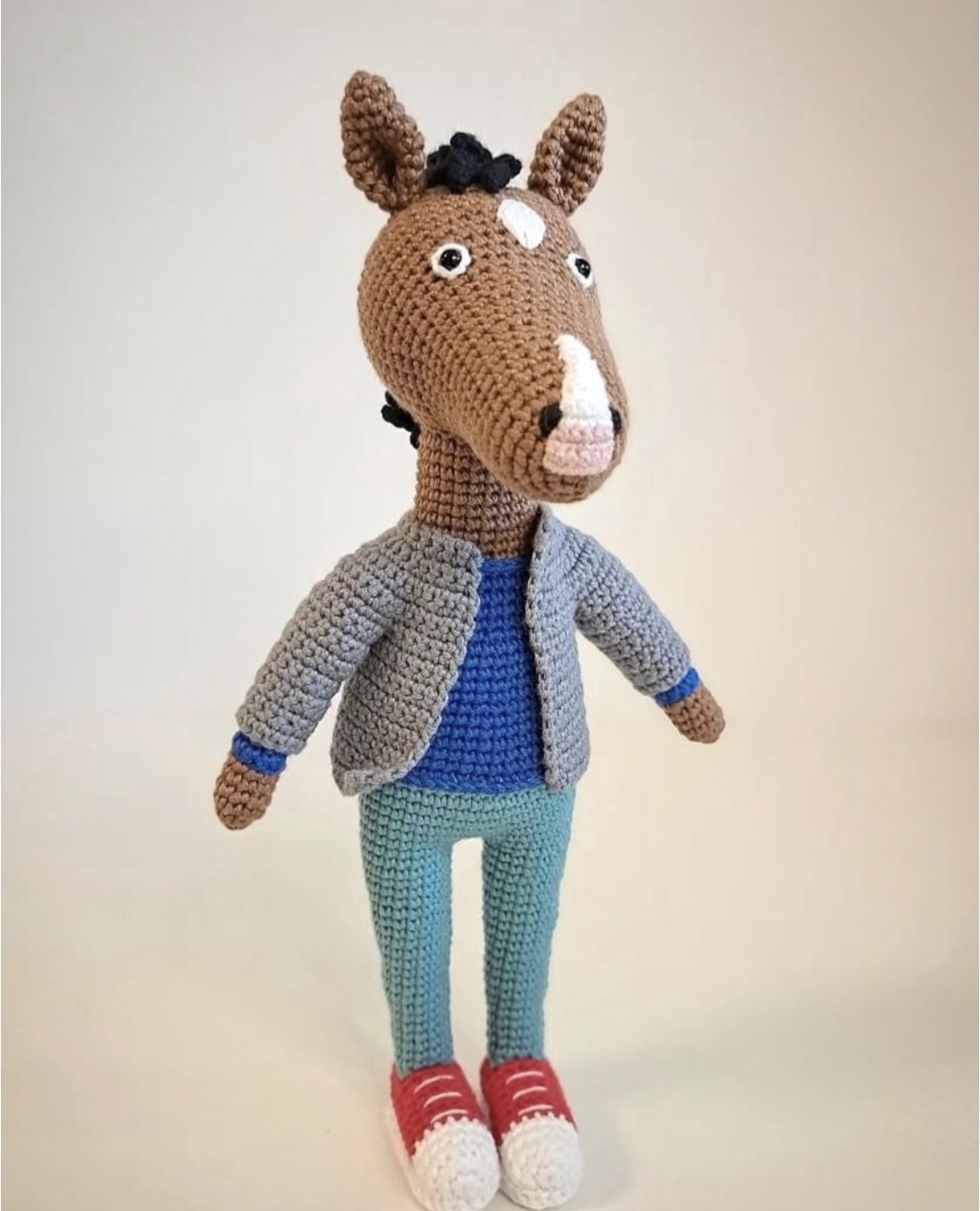 BoJack Horseman, personaj crosetat - jucării și echipamente pentru copii - jucării și accesorii pentru copii - păpuși de joacă - Artynos.ro BoJack Horseman, personaj crosetat - jucării și echipamente pentru copii - jucării și accesorii pentru copii - păpuși de joacă - Artynos.ro