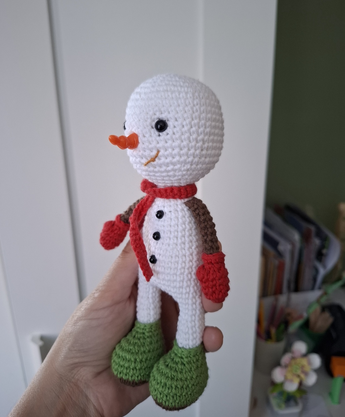 Om de zpada crosetat manual, 17cm - accesorii de crăciun - cadou tematic de moș crăciun, decorațiuni - cadouri de moș crăciun - Artynos.ro Om de zpada crosetat manual, 17cm - accesorii de crăciun - cadou tematic de moș crăciun, decorațiuni - cadouri de moș crăciun - Artynos.ro