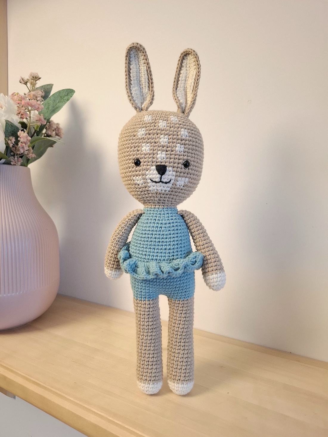 Iepuras pistruiat crosetat, 31cm - jucării și echipamente pentru copii - plușuri - iepure de pluș - Artynos.ro Iepuras pistruiat crosetat, 31cm - jucării și echipamente pentru copii - plușuri - iepure de pluș - Artynos.ro