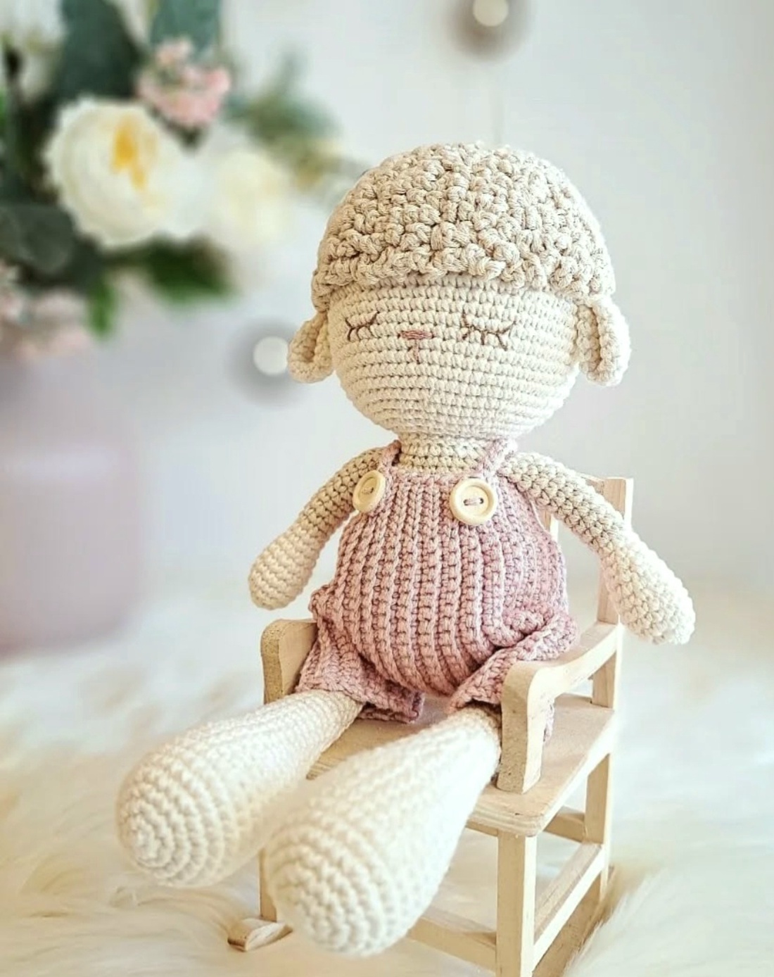 Oita somnoroasa cu salopeta  - jucării și echipamente pentru copii - daruri de botez - Artynos.ro