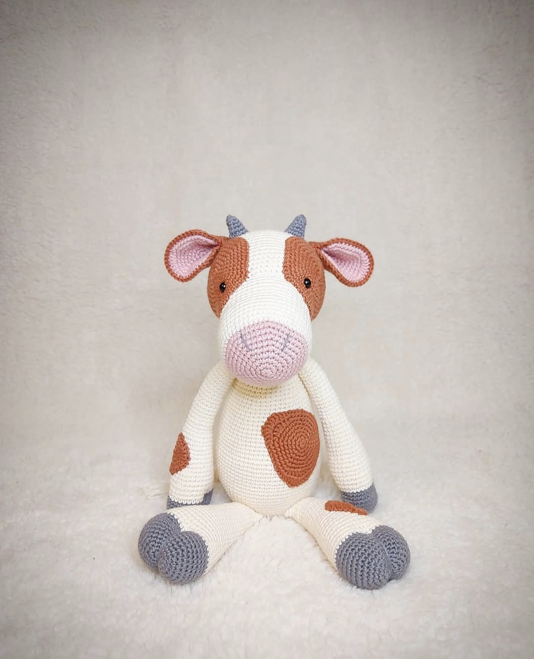 Vacuta crosetata manual - jucării și echipamente pentru copii - plușuri - păpușă croșetată, păpușă de pluș - Artynos.ro