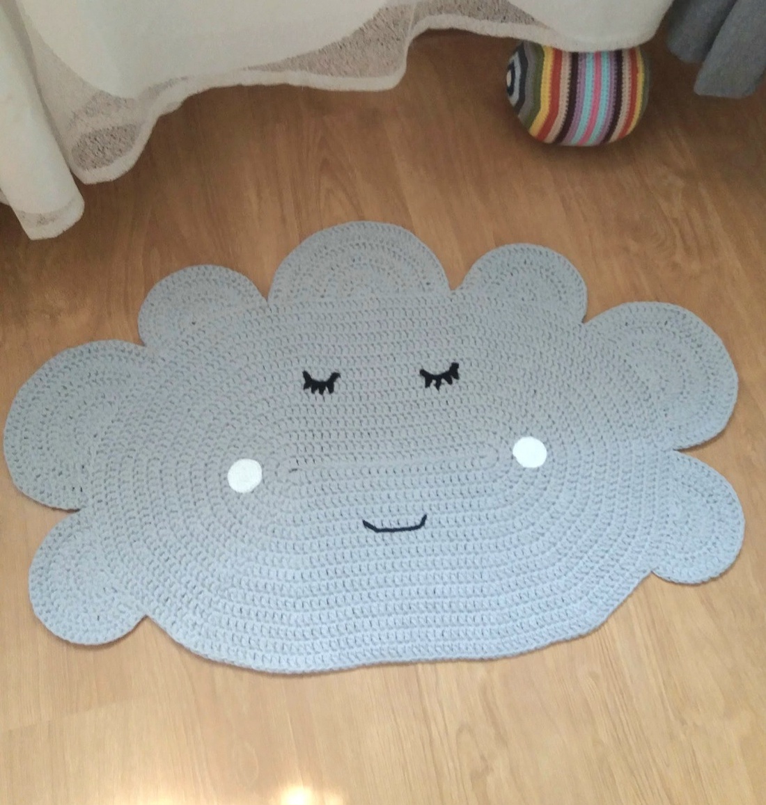 Covor crosetat manual din bumbac, forma nor  - jucării și echipamente pentru copii - jucării bebeluși - covoraș de joacă - Artynos.ro
