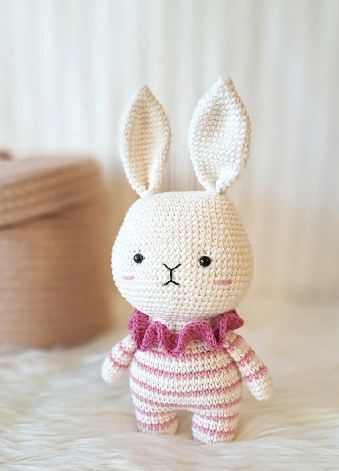 Iepuras crosetat 15cm - decor de sărbători - decorațiuni de paște - iepuraș de paște - Artynos.ro