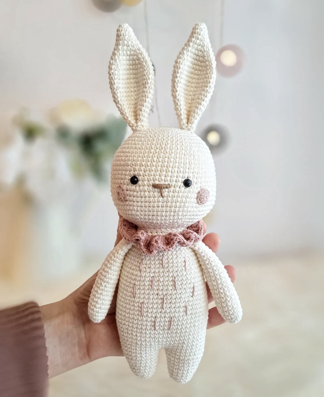 Iepuras crosetat 19cm - jucării și echipamente pentru copii - plușuri - iepure de pluș - Artynos.ro