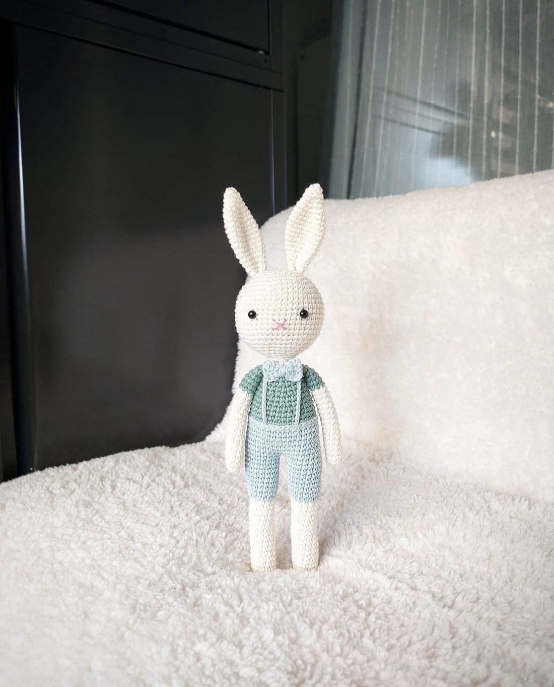 Iepuras crosetat 26cm. Fetita/Baietel  - jucării și echipamente pentru copii - plușuri - iepure de pluș - Artynos.ro