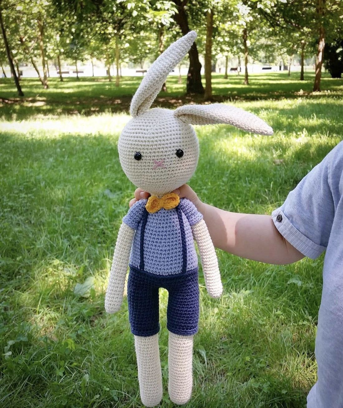 Iepuras crosetat 40cm. Fetita/Baietel  - decor de sărbători - decorațiuni de paște - iepuraș de paște - Artynos.ro