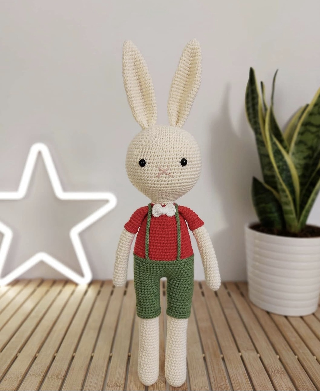 Iepuras crosetat 40cm. Fetita/Baietel  - decor de sărbători - decorațiuni de paște - iepuraș de paște - Artynos.ro