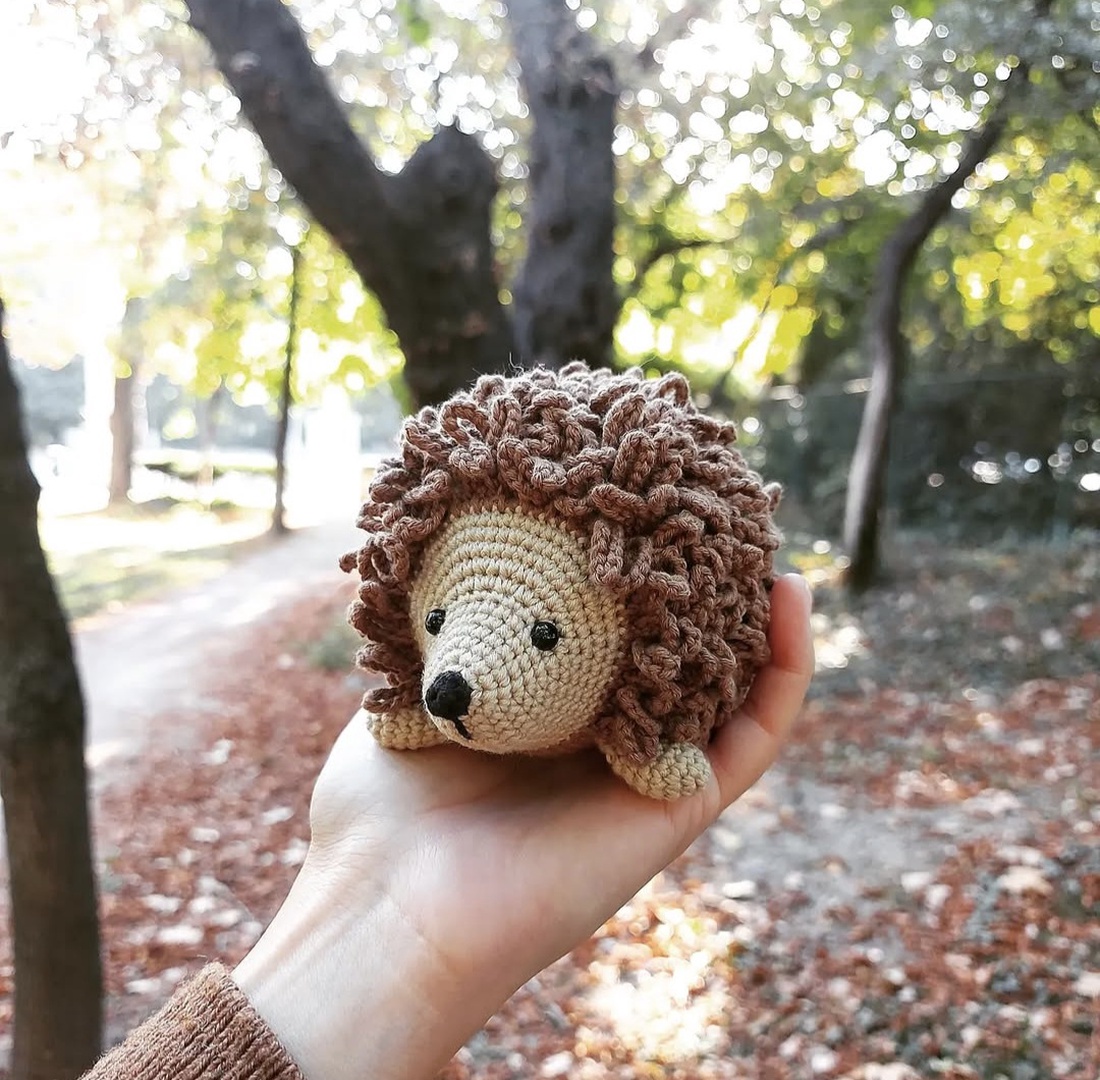 Arici crosetat manual 14cm  - jucării și echipamente pentru copii - plușuri - arici de pluș - Artynos.ro