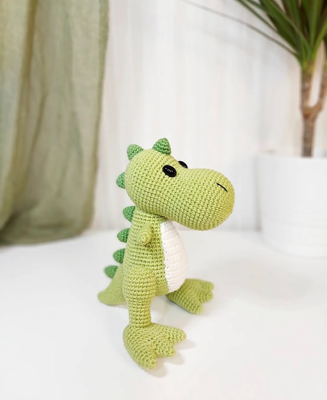 Dinozaur crosetat manual, 20cm  - jucării și echipamente pentru copii - plușuri - dinozauri din pluș - Artynos.ro