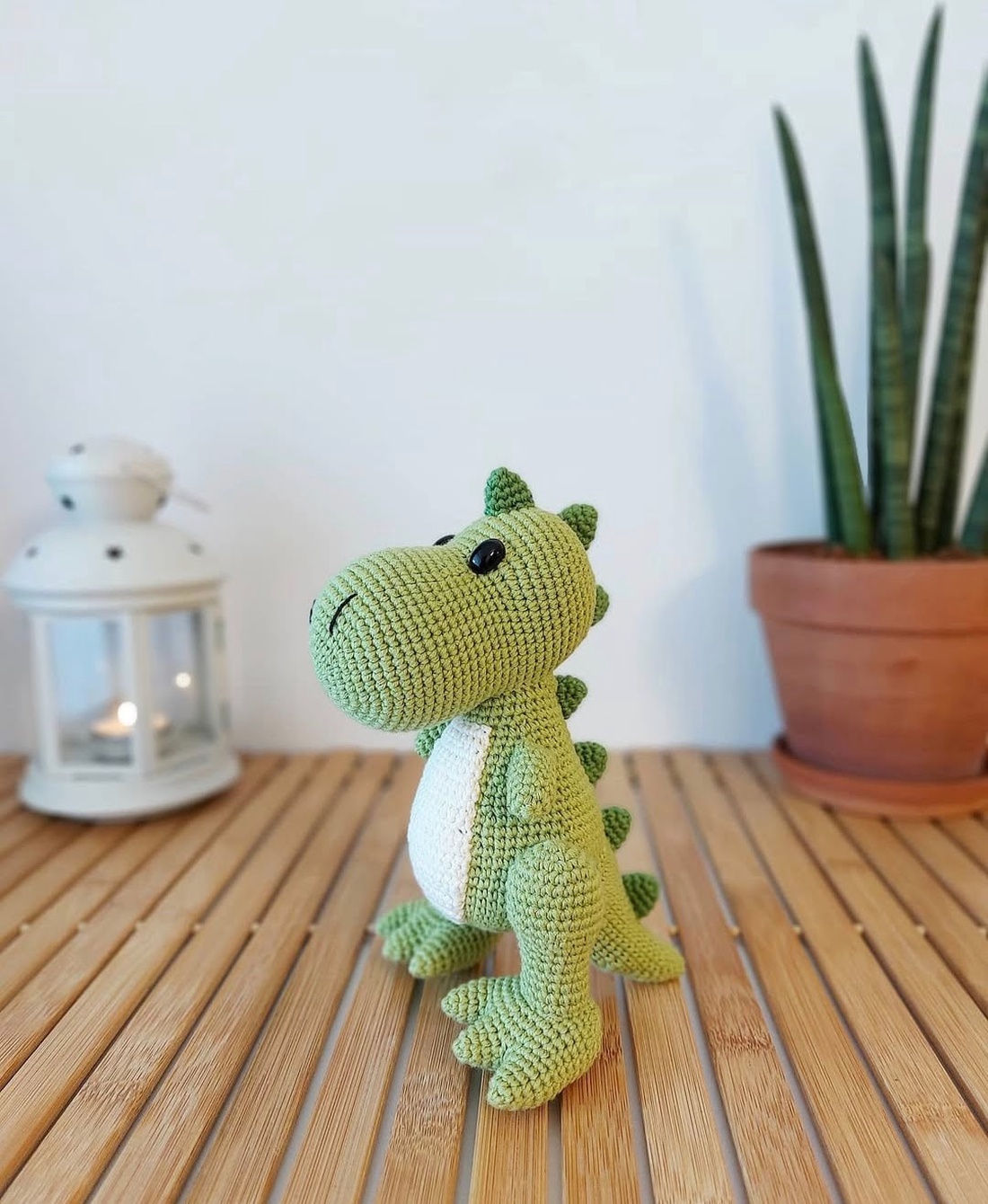 Dinozaur crosetat manual, 20cm  - jucării și echipamente pentru copii - plușuri - dinozauri din pluș - Artynos.ro