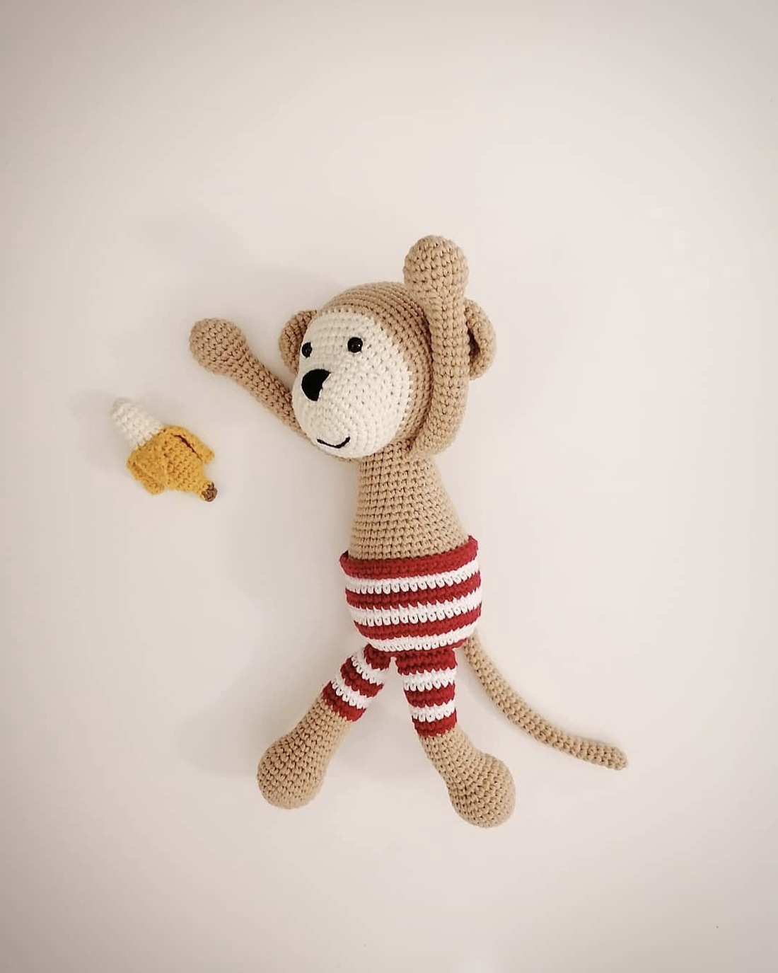 Maimutica crosetata manual - jucării și echipamente pentru copii - plușuri - maimuță de pluș - Artynos.ro