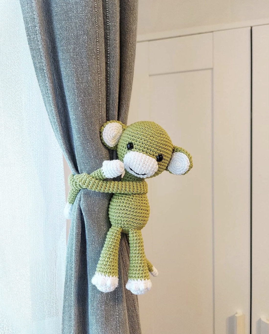 Maimutica crosetata manual - jucării și echipamente pentru copii - plușuri - maimuță de pluș - Artynos.ro