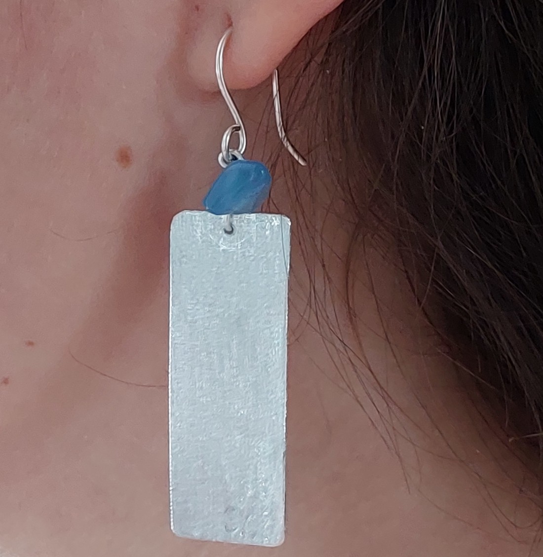 Cercei cu pietre albastre din aluminiu - bijuterii - cercei lungi - Artynos.ro