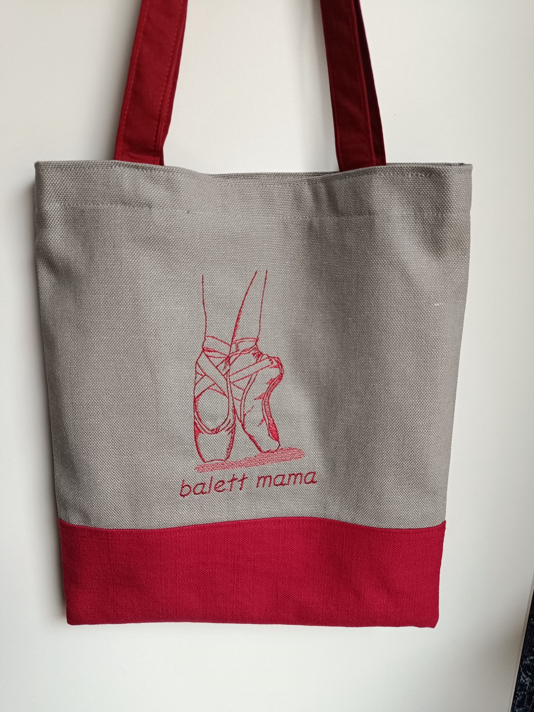 Geantă brodată pentru pantofi de balet - geantă și husă - geantă pentru cumpărături - geantă shopper, geantă tote, geantă textilă - Artynos.ro Geantă brodată pentru pantofi de balet - geantă și husă - geantă pentru cumpărături - geantă shopper, geantă tote, geantă textilă - Artynos.ro