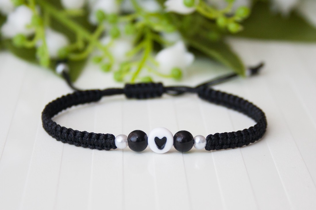 Brățară macramé împletită - Hearts negru -  - Artynos.ro
