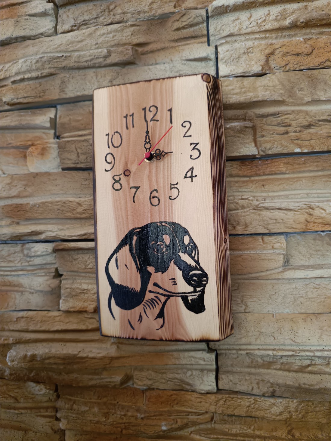 Ceas de perete din lemn cu câine dachshund - casă & stil de viață - accesorii pentru decorat casa - decorațiuni de pereți, decorațiuni suspendate - ceasuri de perete - Artynos.ro Ceas de perete din lemn cu câine dachshund - casă & stil de viață - accesorii pentru decorat casa - decorațiuni de pereți, decorațiuni suspendate - ceasuri de perete - Artynos.ro