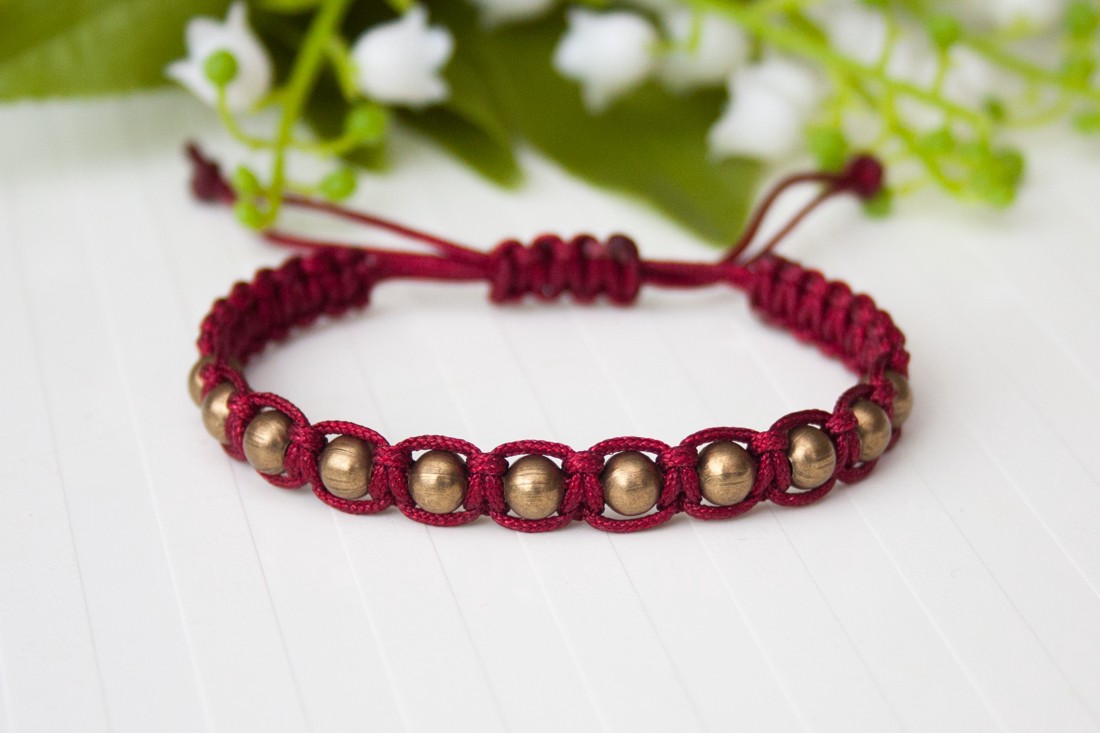Brățară macramé împletită - Beads burgundy -  - Artynos.ro