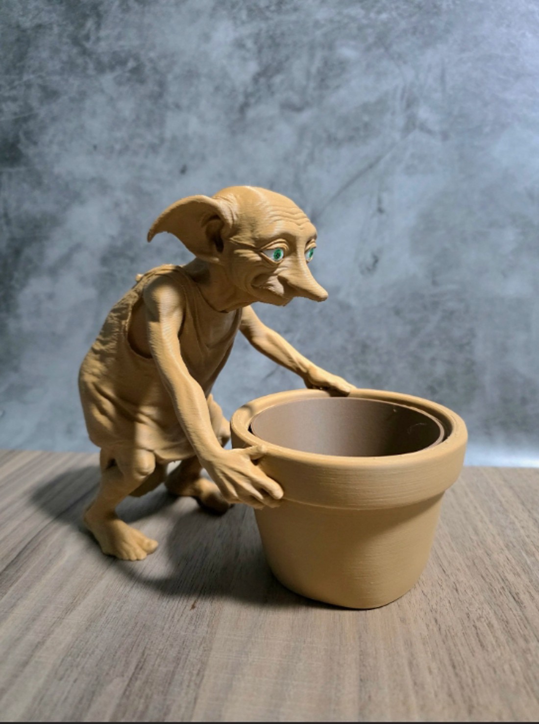 Ghiveci și statuetă cu Dobby din Harry Potter - casă & stil de viață - decorațiuni de casă - accesorii florale - ghiveci de plante - Artynos.ro