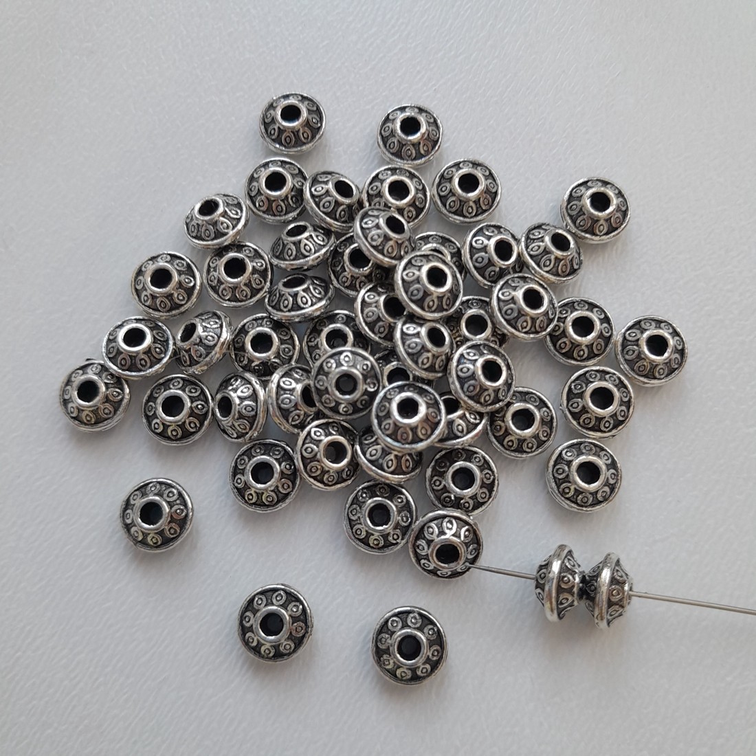 Distanțiere metalice - 6,5 x 3mm - 56 buc / pachet - culoare argintiu antic - - Artynos.ro Distanțiere metalice - 6,5 x 3mm - 56 buc / pachet - culoare argintiu antic - - Artynos.ro