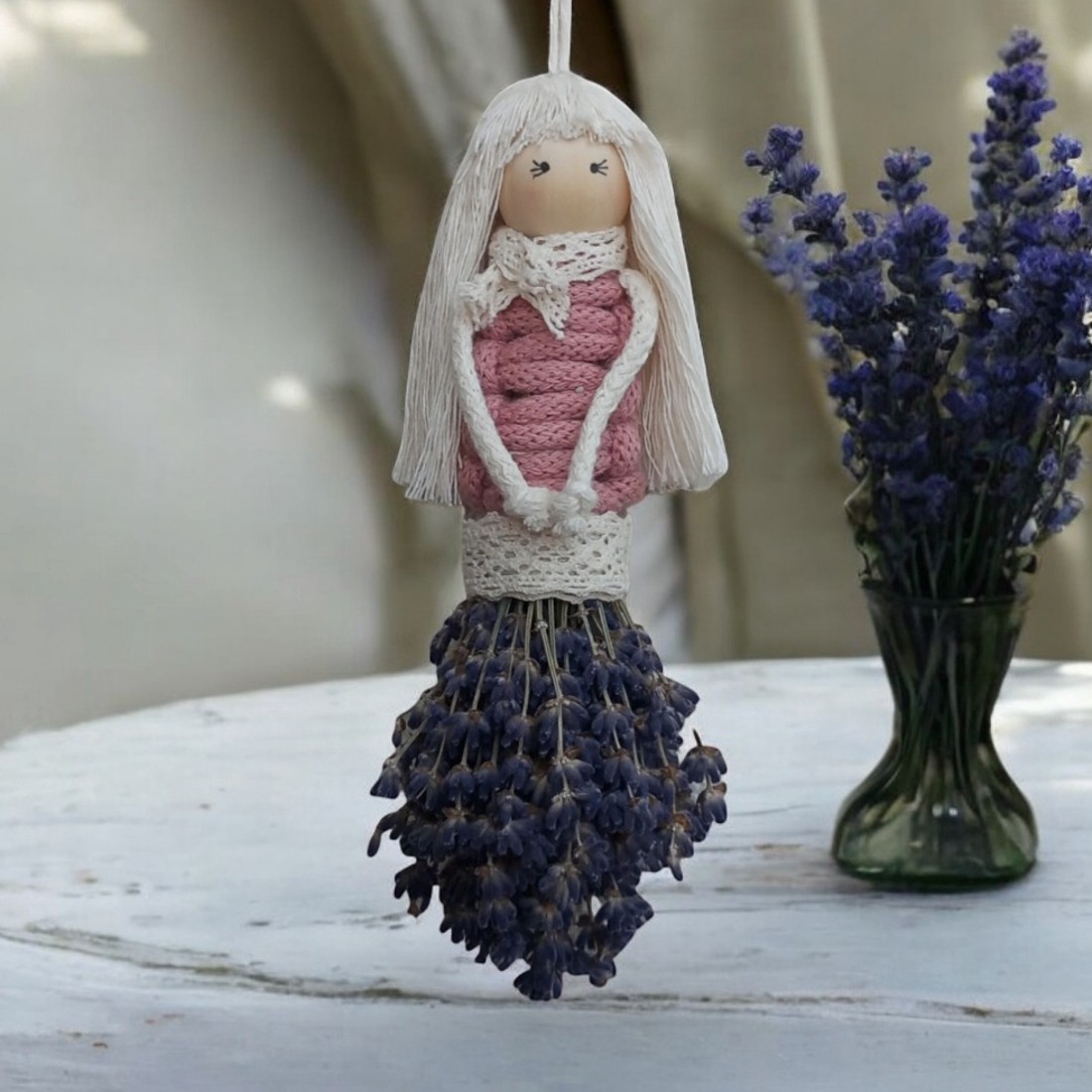 Păpușă Makramé în fustă lavanda -  - Artynos.ro