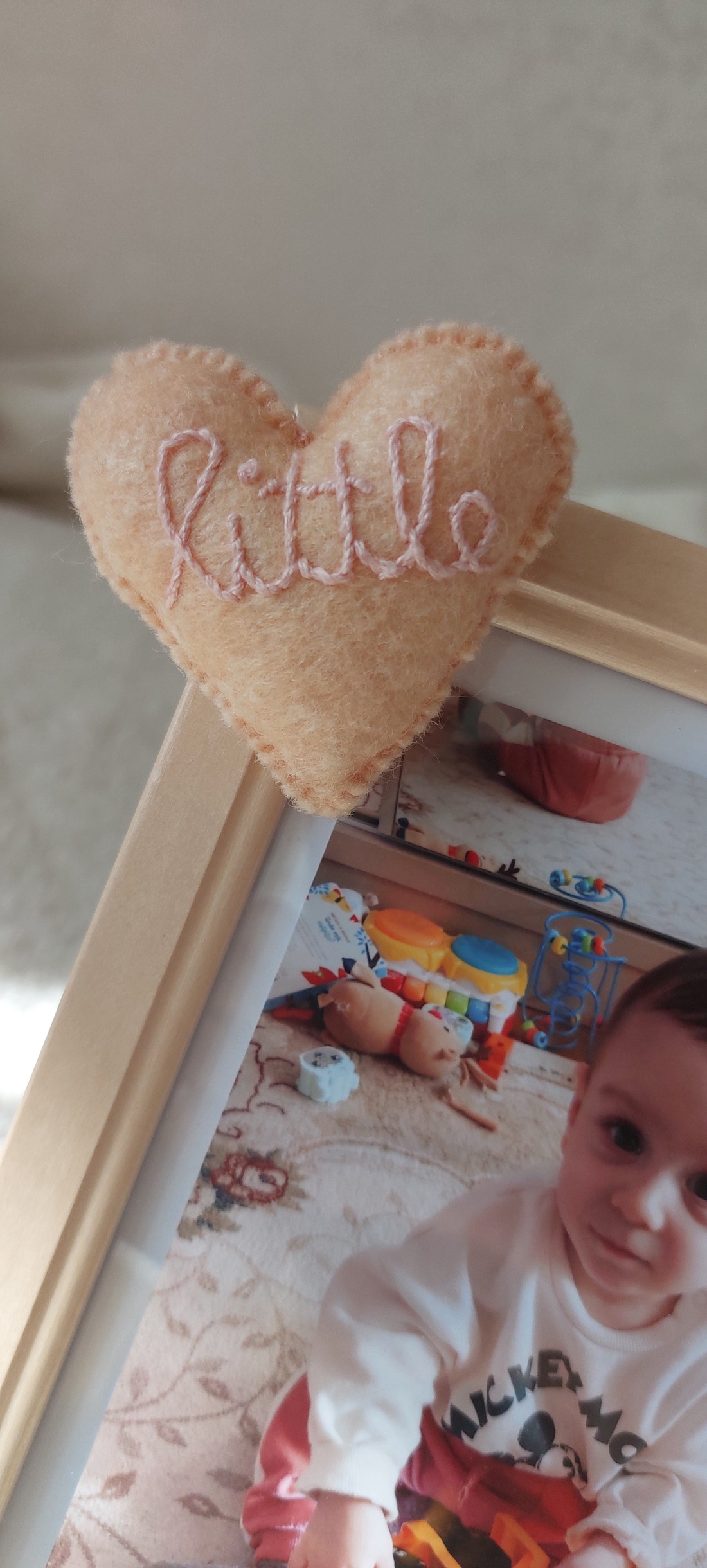Rama foto personalizata pentru copii Little giraffe - casă & stil de viață - echipament pentru camera copiilor - tablouri de cameră pentru copii - Artynos.ro Rama foto personalizata pentru copii Little giraffe - casă & stil de viață - echipament pentru camera copiilor - tablouri de cameră pentru copii - Artynos.ro