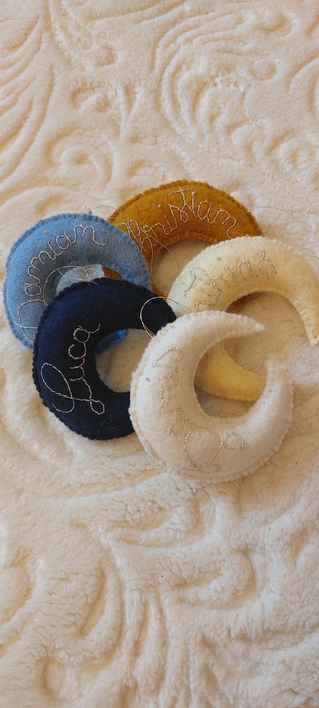 Marturie botez baietel handmade fetru - jucării și echipamente pentru copii - daruri de botez - Artynos.ro Marturie botez baietel handmade fetru - jucării și echipamente pentru copii - daruri de botez - Artynos.ro
