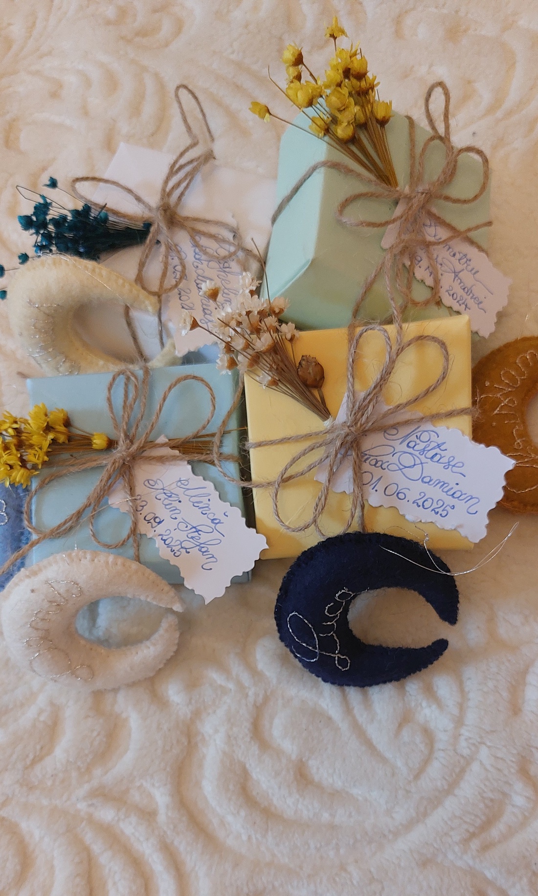 Marturie botez baietel handmade fetru - jucării și echipamente pentru copii - daruri de botez - Artynos.ro Marturie botez baietel handmade fetru - jucării și echipamente pentru copii - daruri de botez - Artynos.ro
