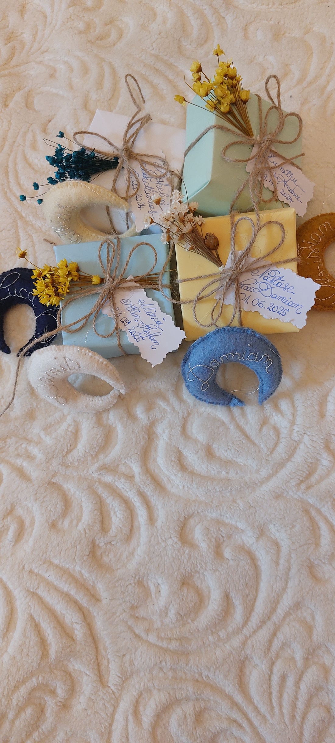 Marturie botez baietel handmade fetru - jucării și echipamente pentru copii - daruri de botez - Artynos.ro Marturie botez baietel handmade fetru - jucării și echipamente pentru copii - daruri de botez - Artynos.ro