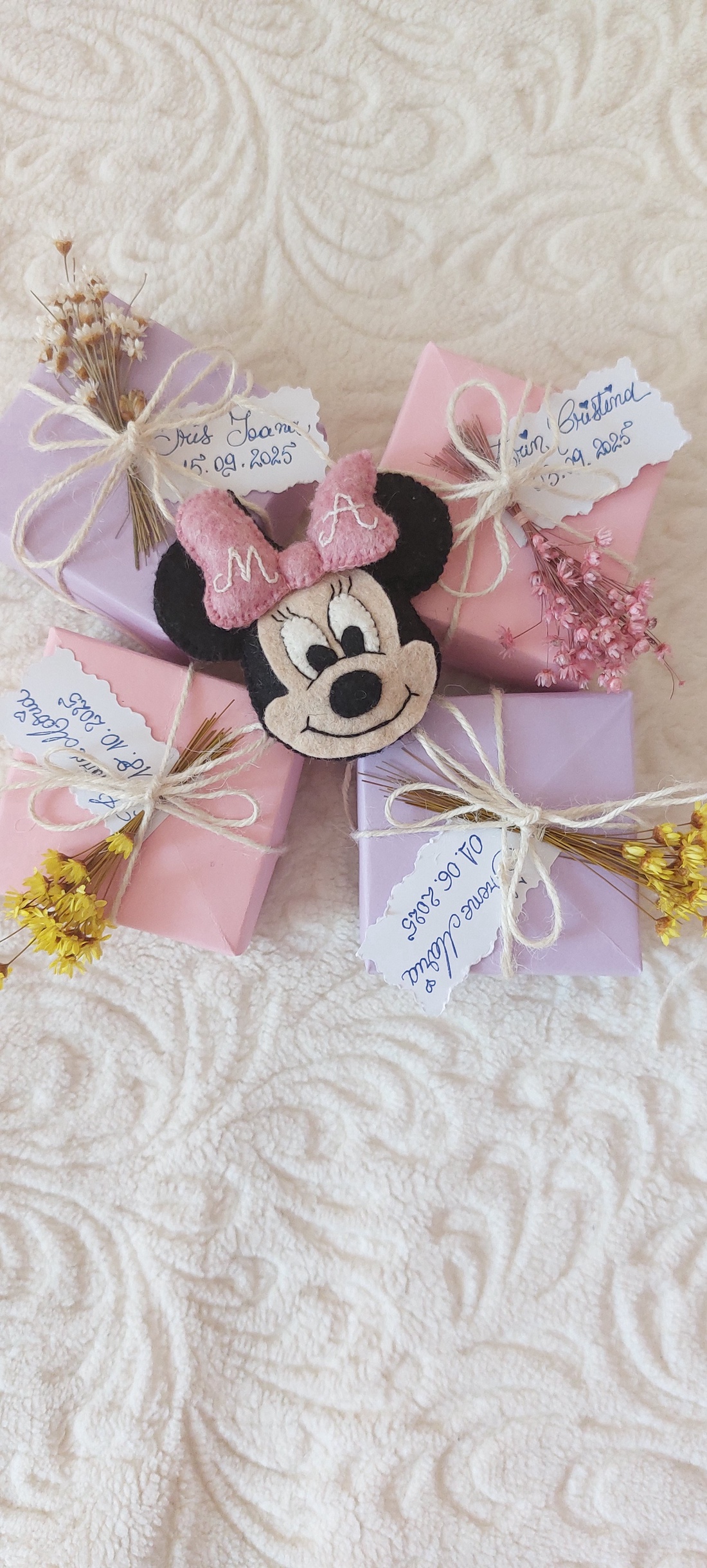 Marturie botez fetita Minnie handmade fetru - jucării și echipamente pentru copii - daruri de botez - Artynos.ro Marturie botez fetita Minnie handmade fetru - jucării și echipamente pentru copii - daruri de botez - Artynos.ro