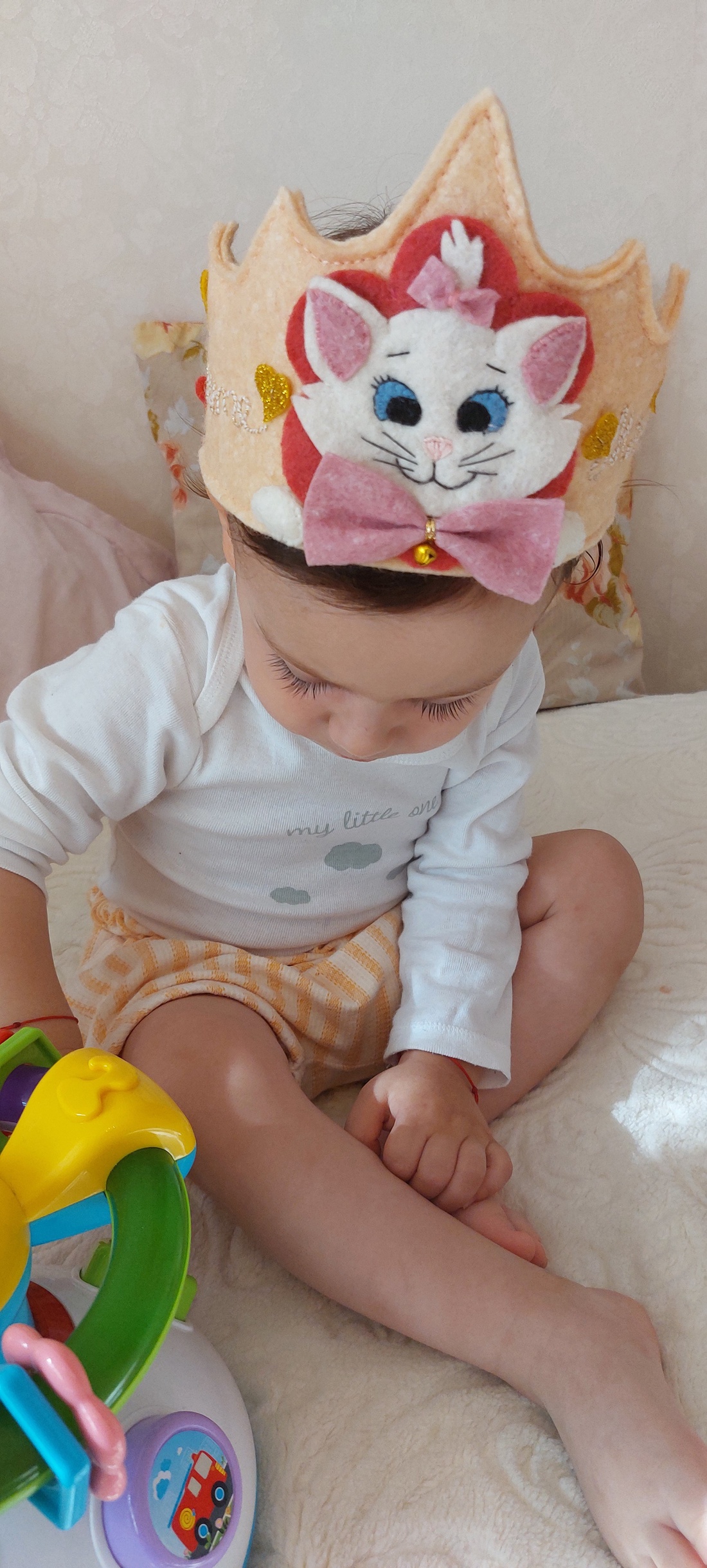 Coronita aniversara pentru copii personalizata cu personajul preferat - îmbrăcăminte și modă - costume și măști de carnaval - costume - Artynos.ro Coronita aniversara pentru copii personalizata cu personajul preferat - îmbrăcăminte și modă - costume și măști de carnaval - costume - Artynos.ro