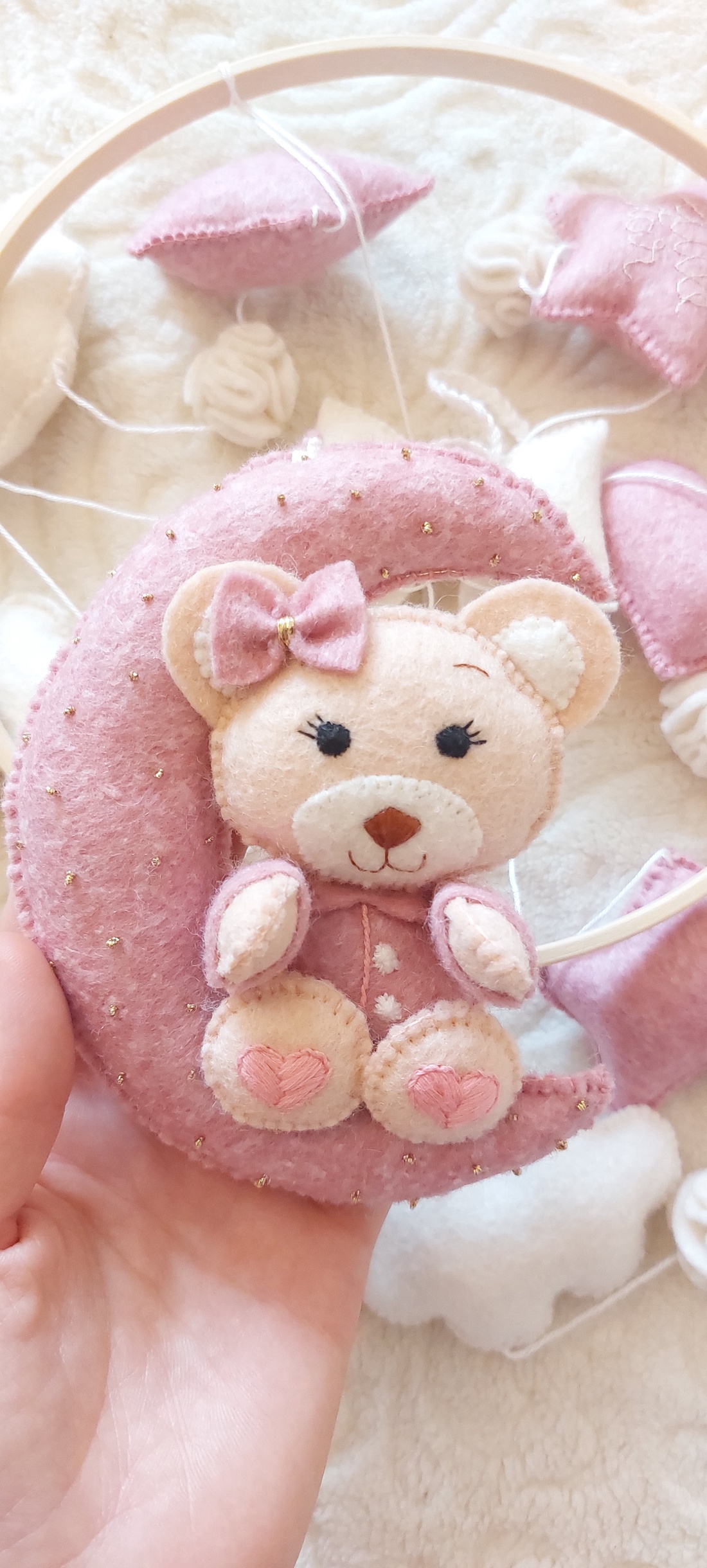 Carusel bebelusi. Carusel bebelusi handmade premium. Carusel fetite. Carusel baietei. Carusel ursulet. Carusel fetru - casă & stil de viață - echipament pentru camera copiilor - decorațiuni de cameră - Artynos.ro