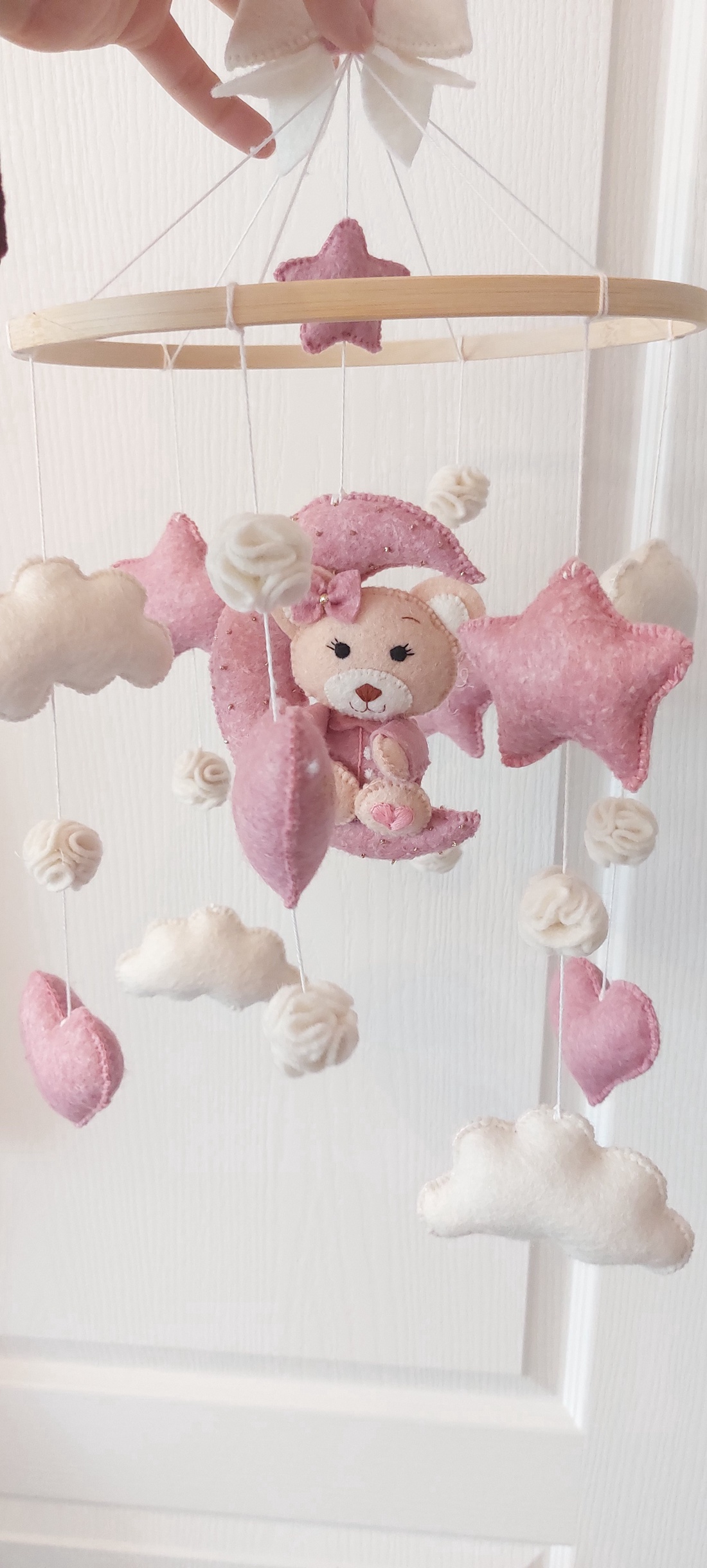 Carusel bebelusi. Carusel bebelusi handmade premium. Carusel fetite. Carusel baietei. Carusel ursulet. Carusel fetru - casă & stil de viață - echipament pentru camera copiilor - decorațiuni de cameră - Artynos.ro