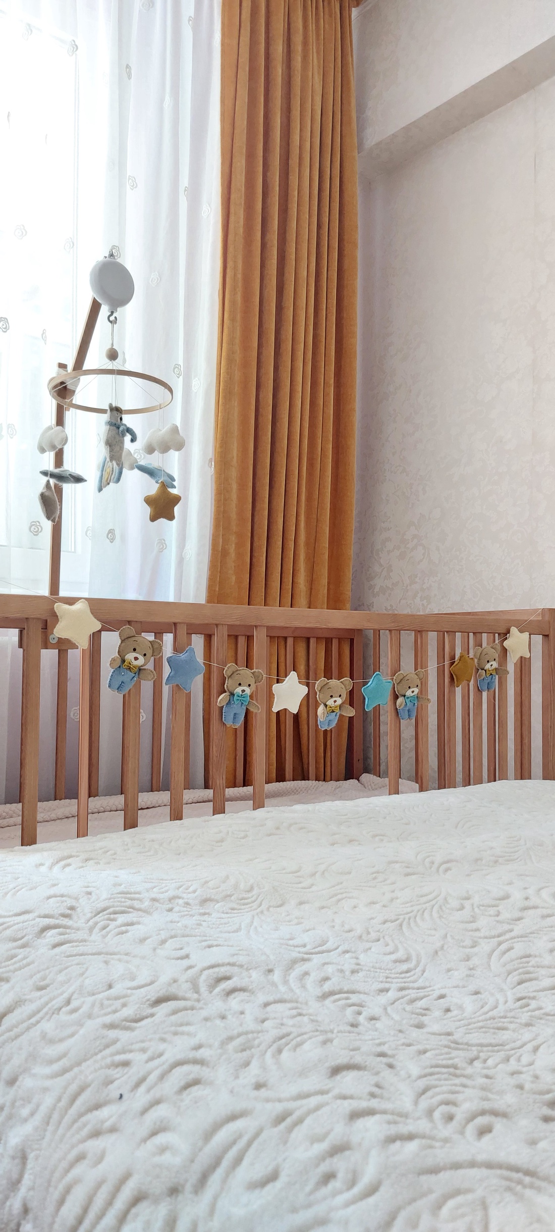 Ursuleti. Ghirlanda decorativa cu ursuleti. Ghirlanda personalizata. Cadou personalizat. Camera copilului. Handmade - casă & stil de viață - echipament pentru camera copiilor - tablouri de cameră pentru copii - Artynos.ro