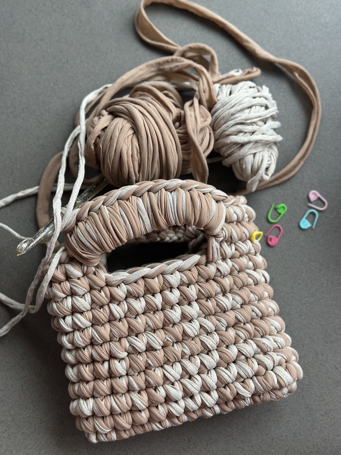 Geanta de mâna croșetată - geantă și husă - geantă pentru cumpărături - geantă shopper, geantă tote, geantă textilă - Artynos.ro Geanta de mâna croșetată - geantă și husă - geantă pentru cumpărături - geantă shopper, geantă tote, geantă textilă - Artynos.ro