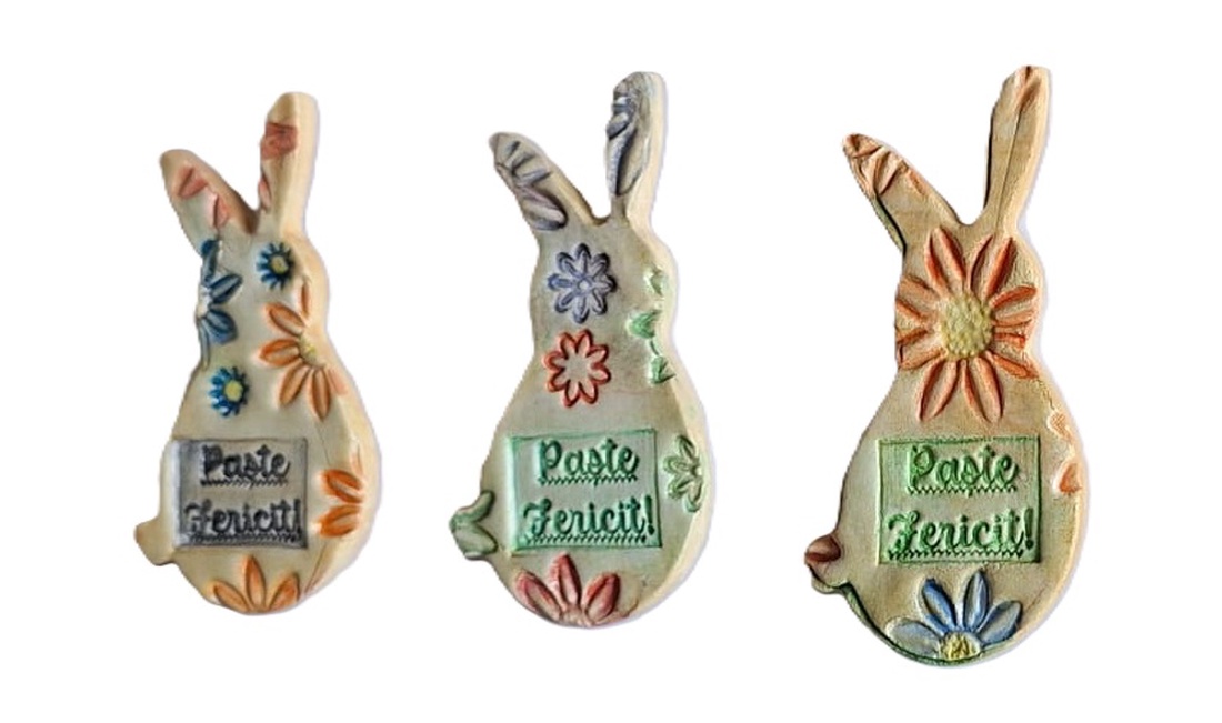 Iepurași înflorați Paște Fericit din lut, cu magnet, model 1 - decor de sărbători - decorațiuni de paște - iepuraș de paște - Artynos.ro