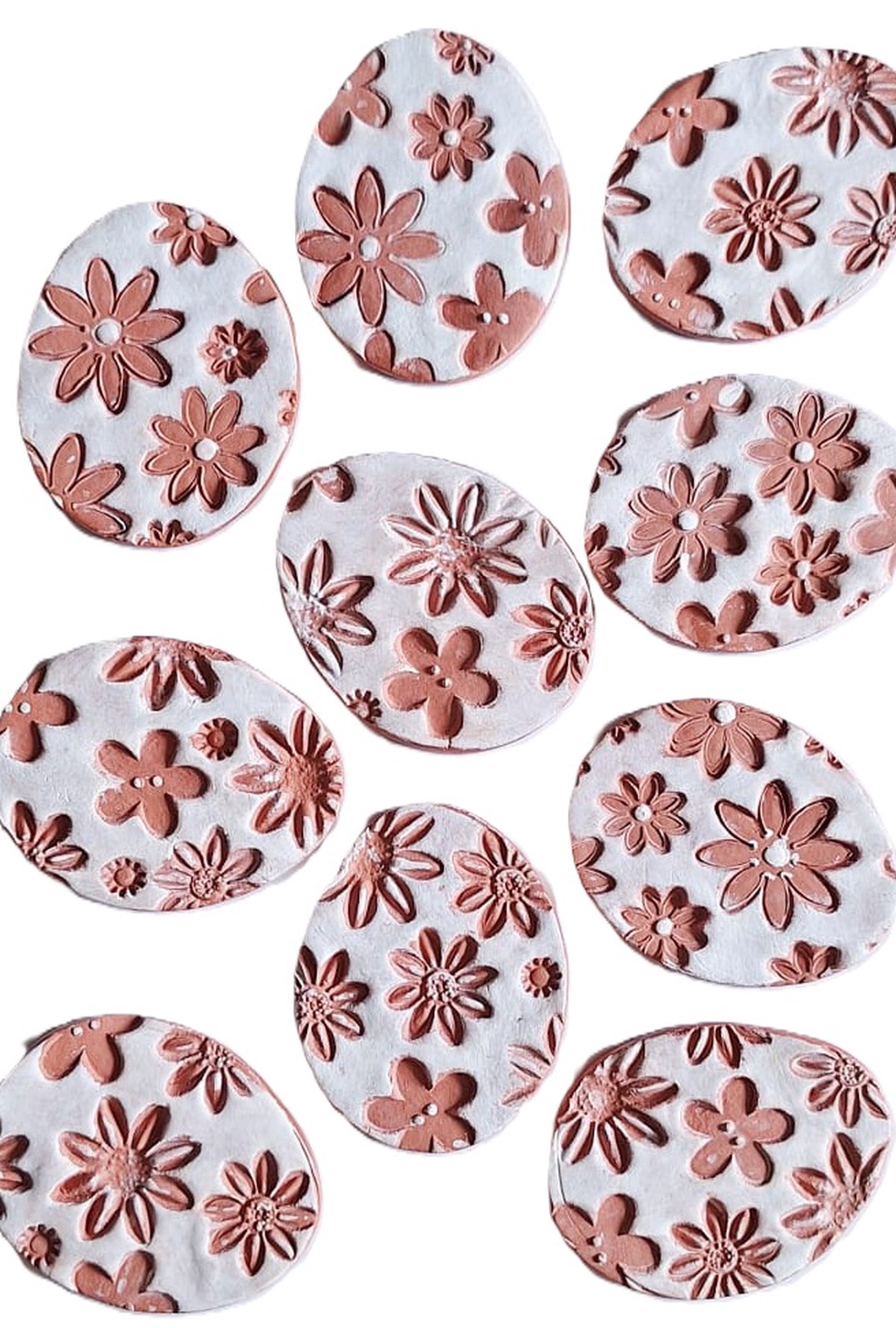 Ou decorativ din lut, cu magnet, model popular înflorat -  - Artynos.ro