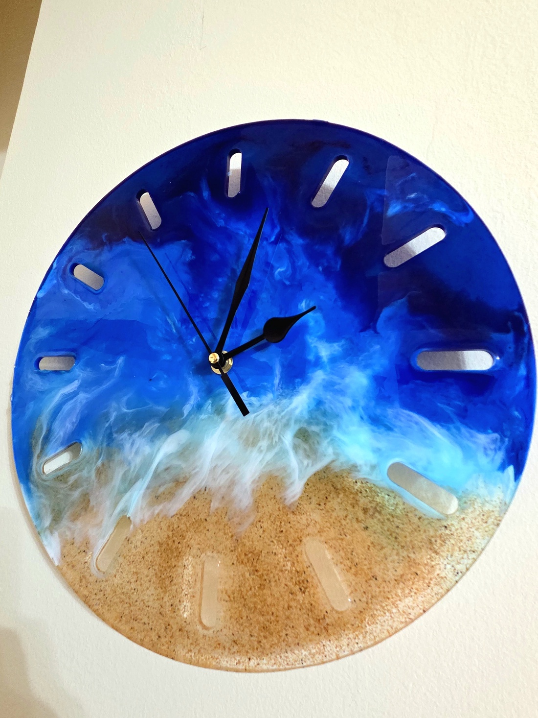Ceas de perete handmade din rasina, model ocean - casă & stil de viață - decorațiuni de casă - decorațiuni de pereți - ceasuri de perete - Artynos.ro