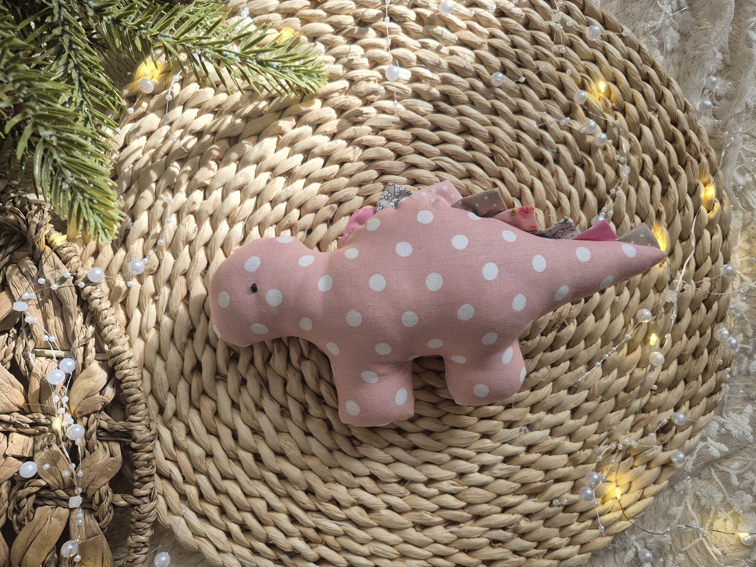 Dinozaur roz - jucării și echipamente pentru copii - jucării și accesorii pentru copii - păpuși de joacă - Artynos.ro