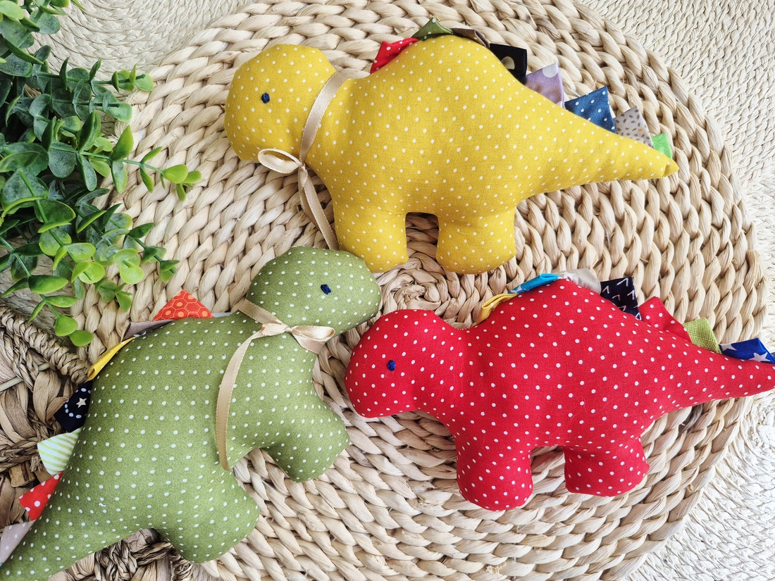 Dinozaur - orchu / rosu / verde - jucării și echipamente pentru copii - daruri de botez - Artynos.ro